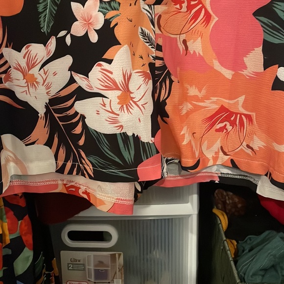 SHEIN curve romper! Yes it’s shorts! 1X - Picture 4 of 5